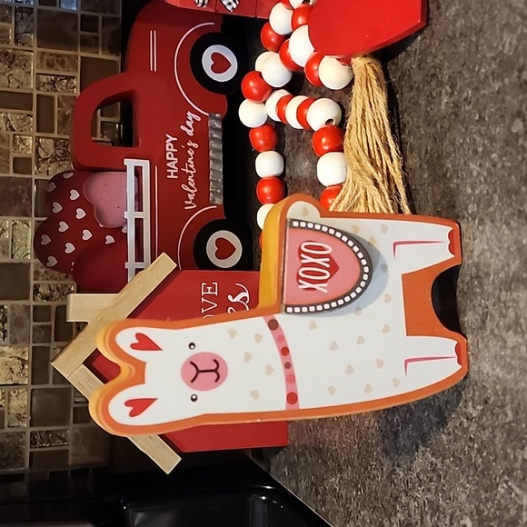 Valentines Day decor - Picture 2 of 13